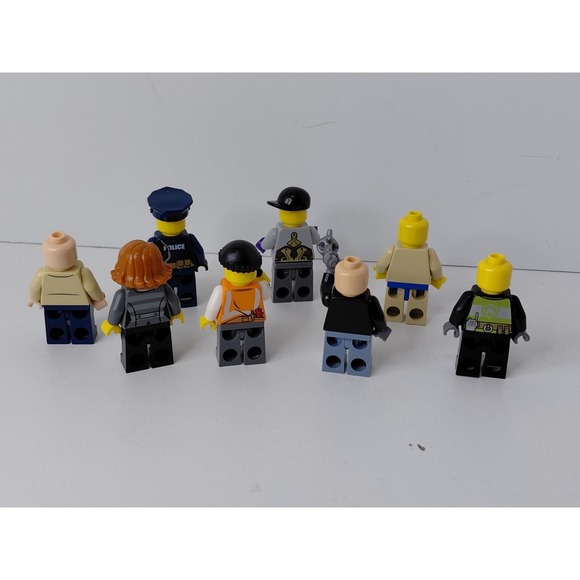 Lot Of 8  Lego Mini Figures Classic‎ Town City W/ Accessories - Picture 8 of 9
